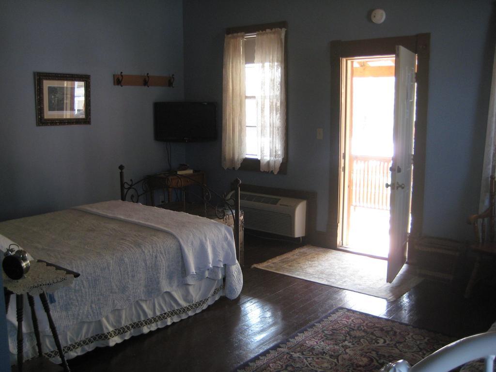 Hotel Backwoods Bed And Bath McGregor Exterior foto